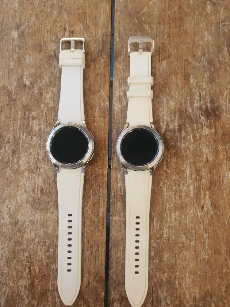 Samsung Galaxy Watch 4 Classic 42mm Silver MATOT