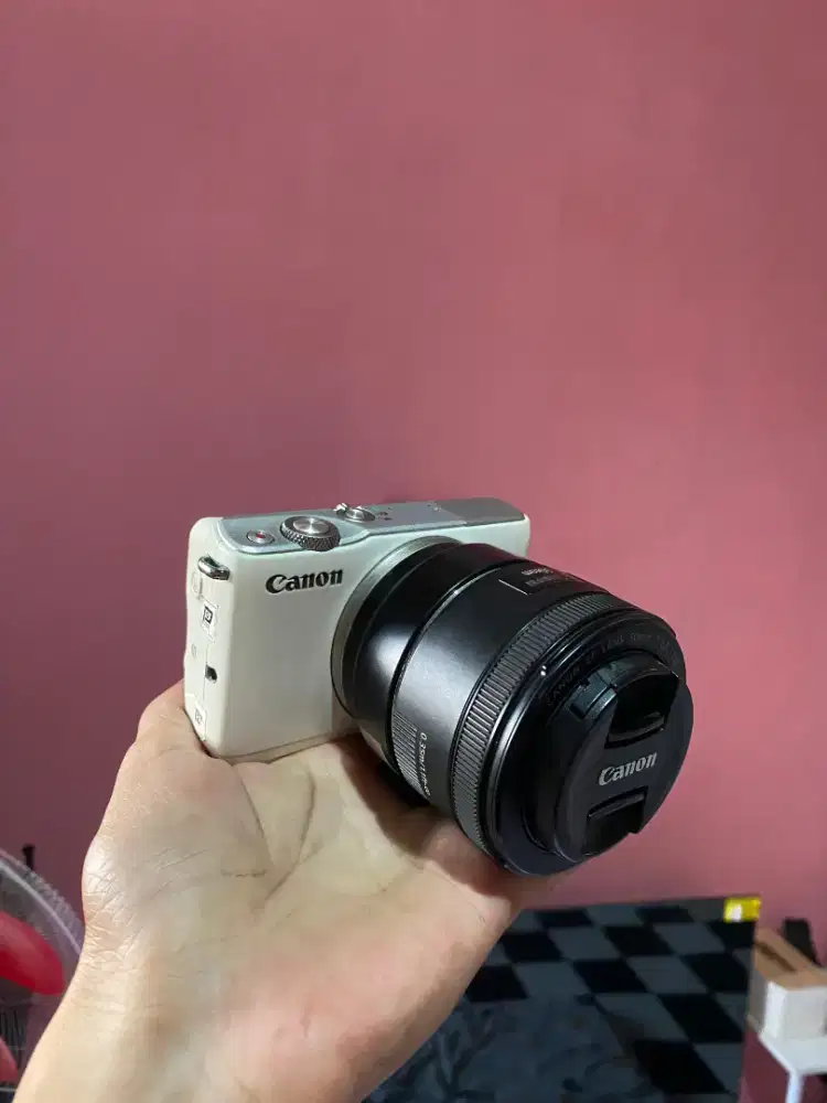 Camera Canon EOS M10