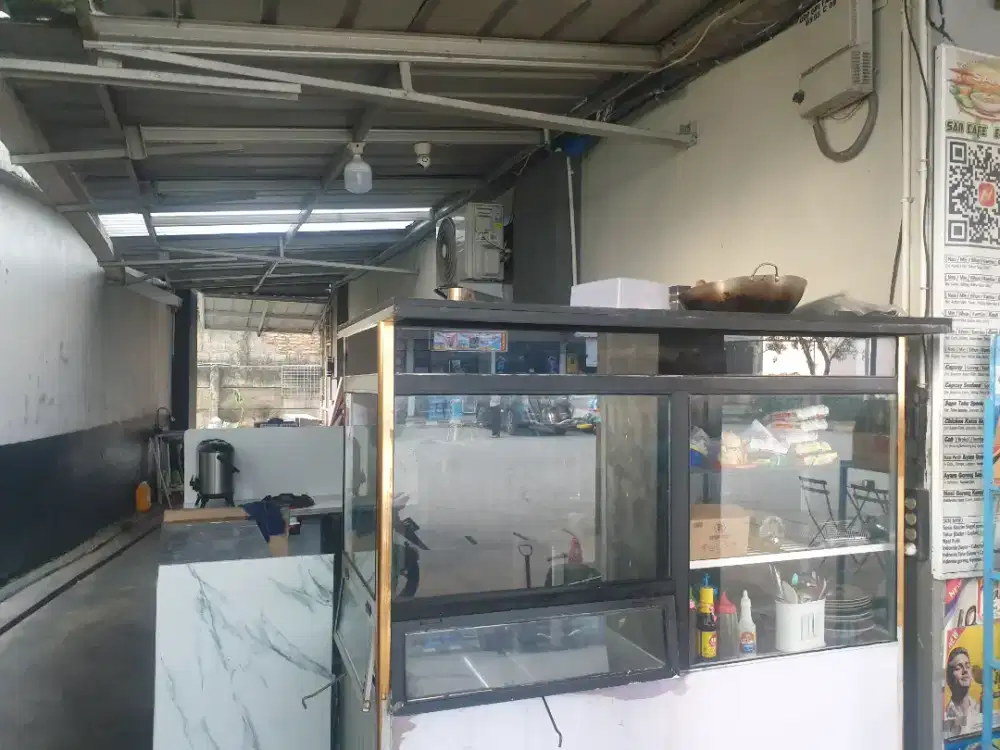 Pegawai/tukang masak kios makanan