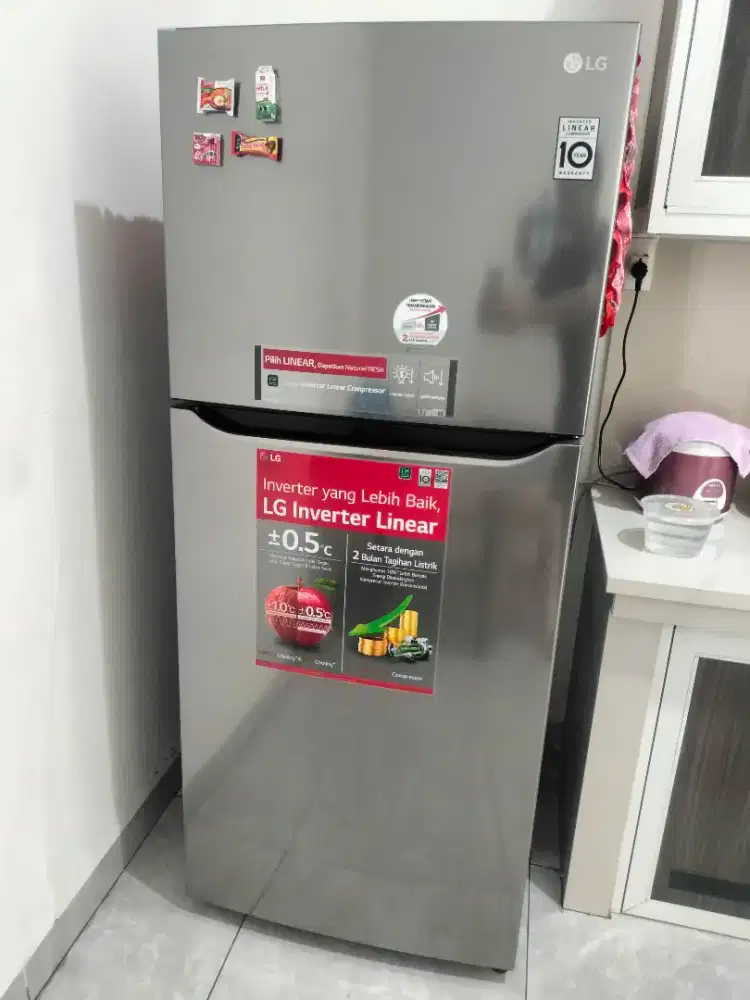 Kulkas 2 pintu jmbo LG. Inverter linear. Masi bgus..puas jmin