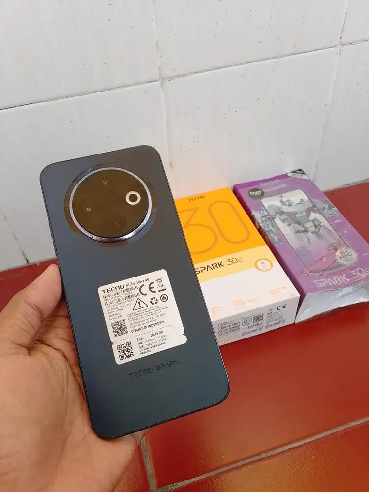 Tecno spark  30c 8+8/256 fullshet segel nominus tinggal pakek saja