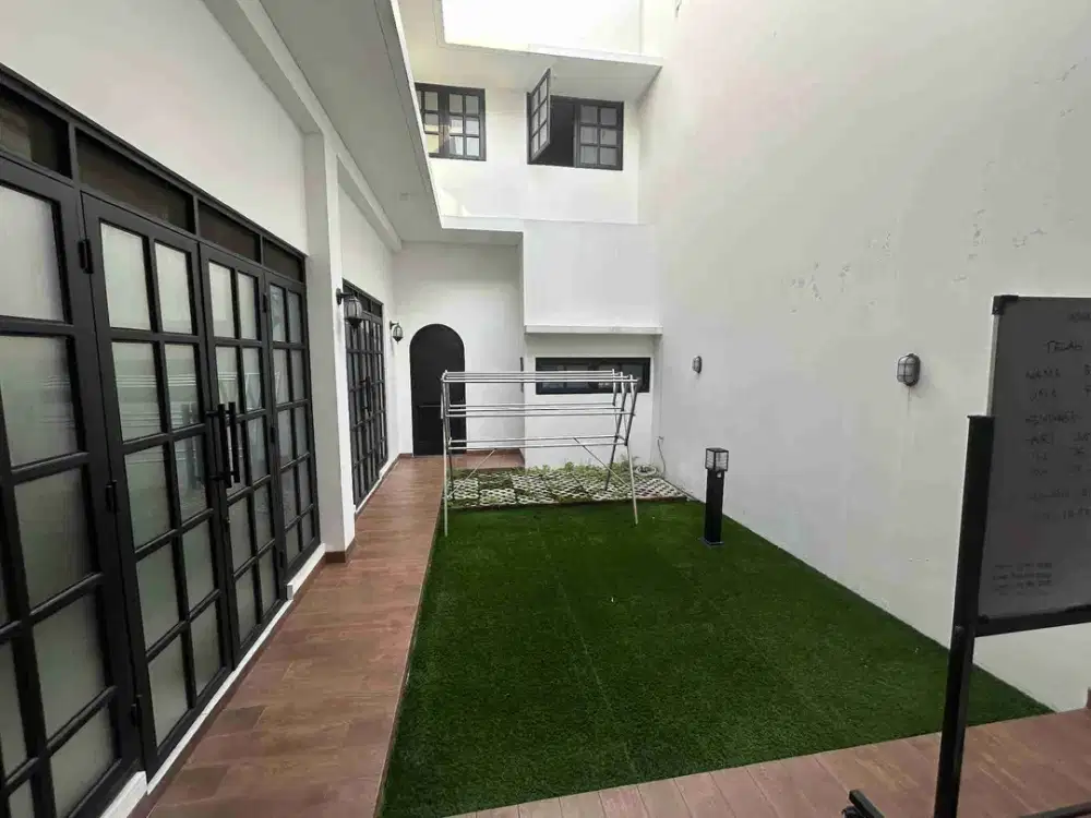 Rumah Mewah 2 Lantai Siap Huni di Lebak Bulus!