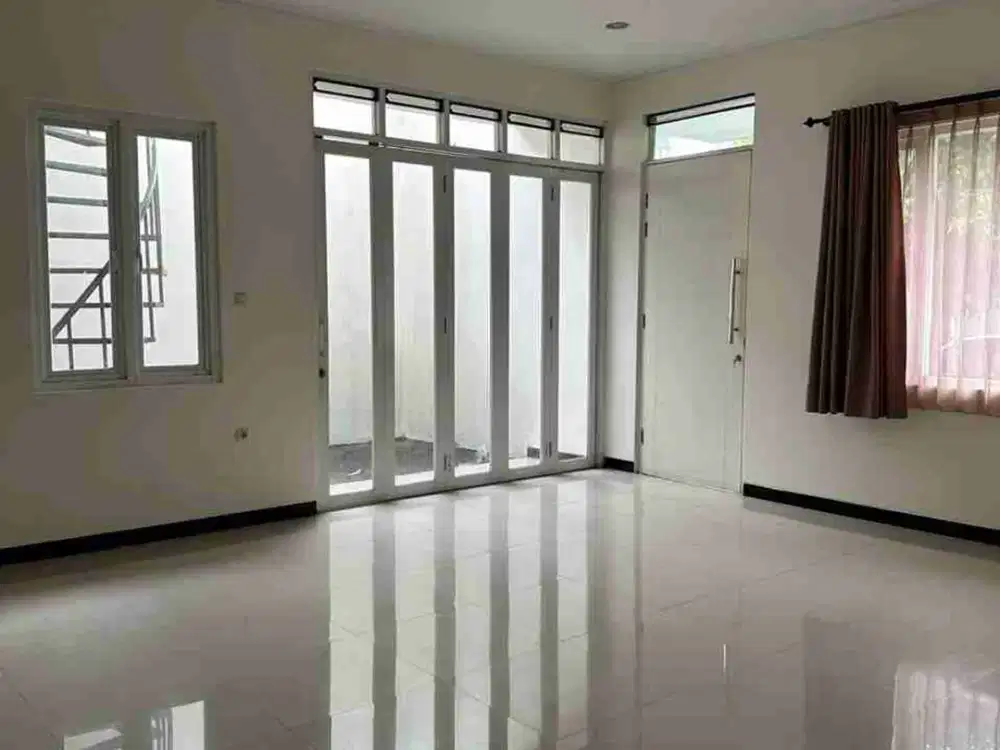 SEWA RUMAH LUAS TAMAN KOPO INDAH V (LC)