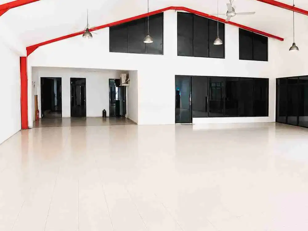 Disewakan Tempat Usaha Cocok Showroom Kantor Raya Radio Dalam