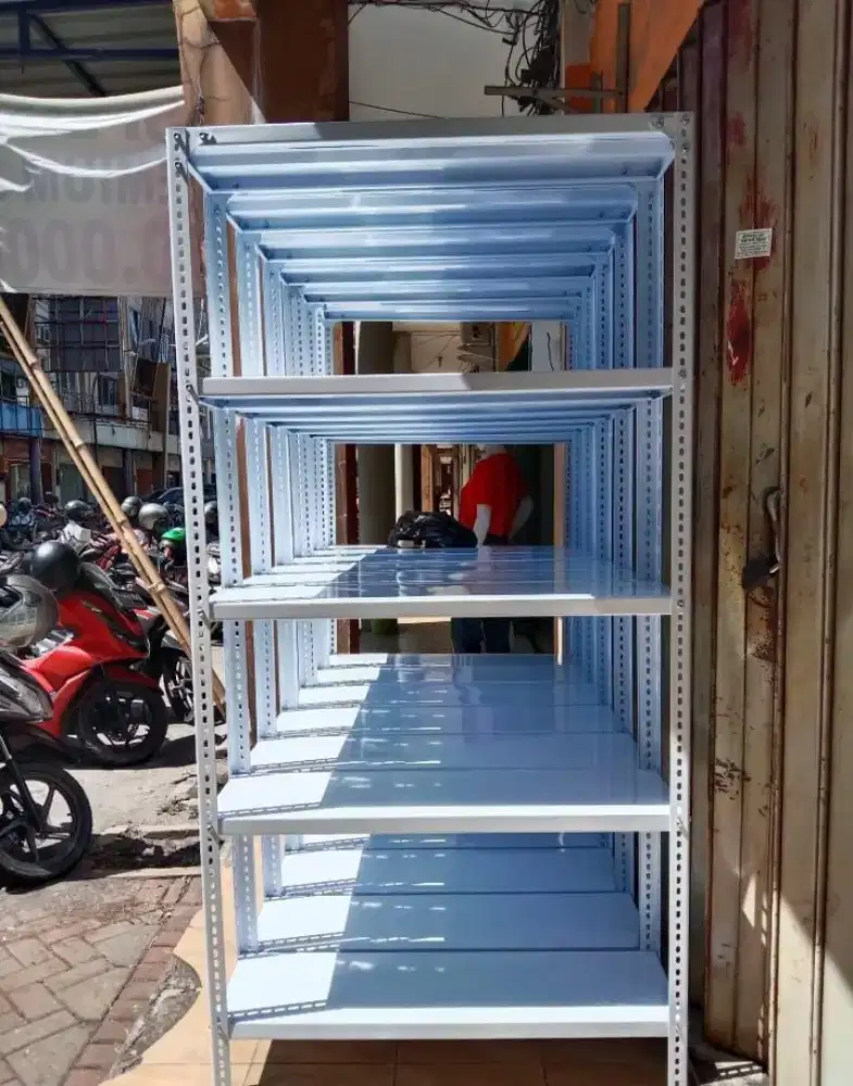 Rak besi siku lubang