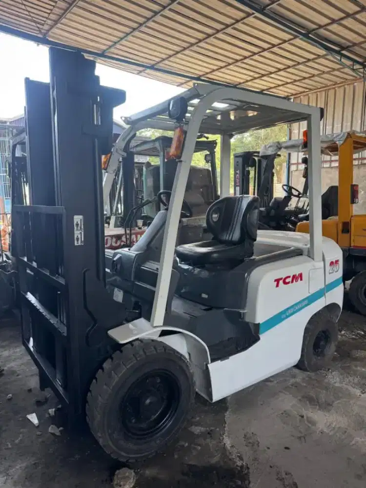 Forklift TCM 2,5 Ton,Manual,Tiang 3 Meter,Mesin Isuzu C240,Tahun 2016
