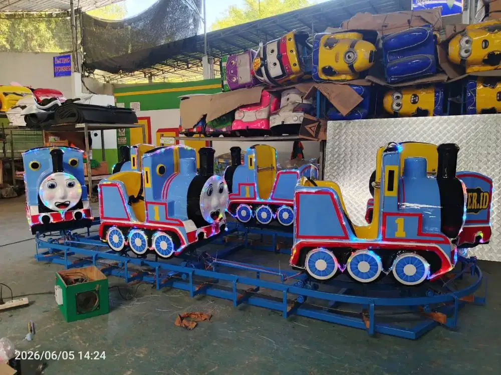 Kereta Panggung Lantai Thomas Full Set