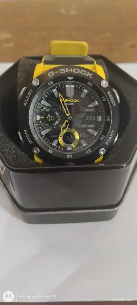 GSHOCK GA 2000 CARBON..VERY LIKE NEW