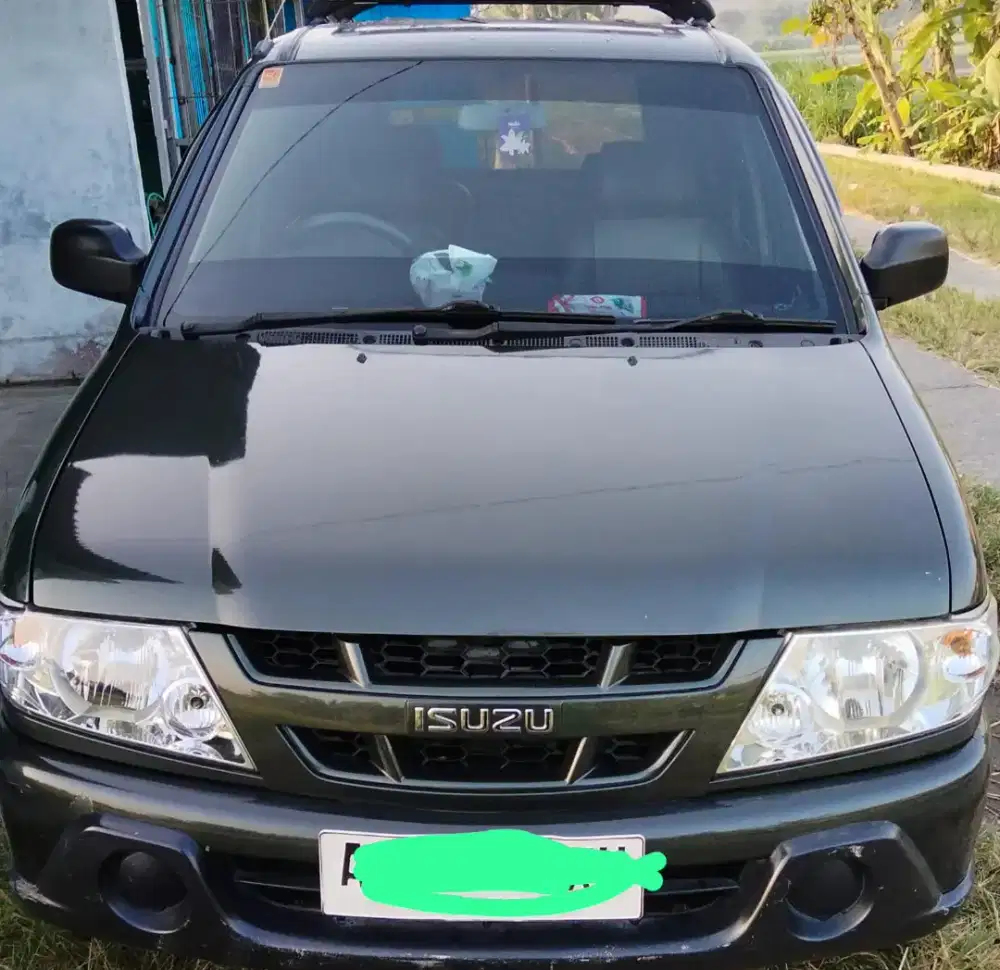 Isuzu Panther LM 2004