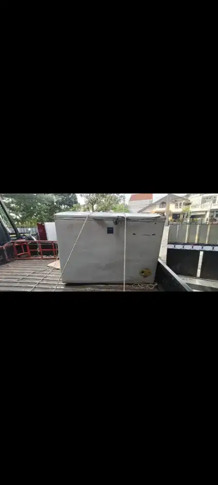 Jual FREZER box Sharp 300 liter keadaan dingin aja