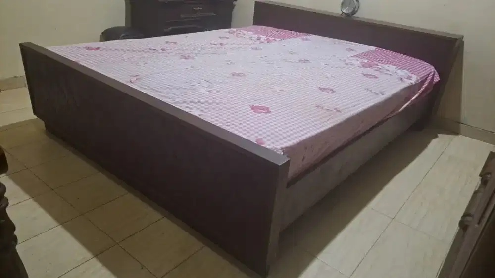 Tempat tidur kayu jati asli