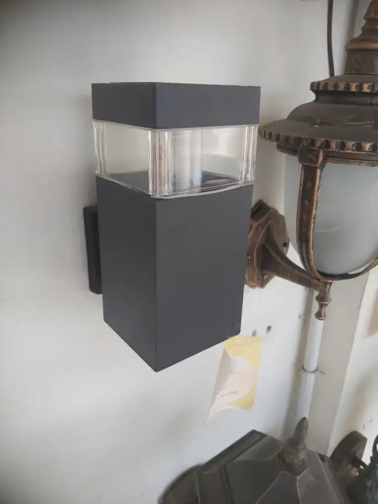 LAMPU DINDING MINIMALUS