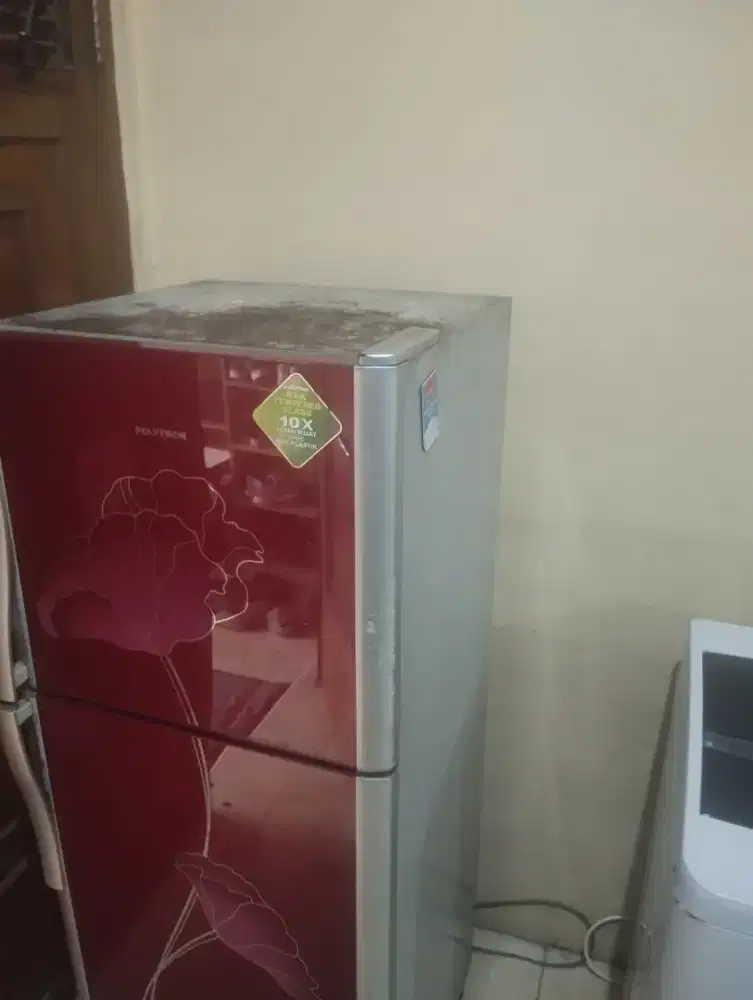Kulkas dan mesin cuci bu
