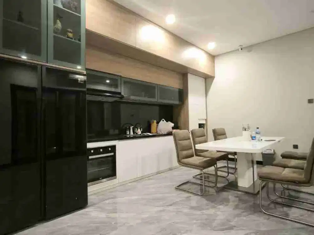 Rumah Villa strategis, bagus, siap huni, furnish di Fasco Mansion jalan Raya Palagan, Yogyakarta.