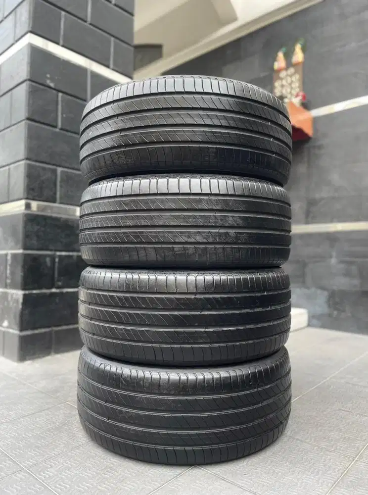 245 45 19 Michelin Primacy 4 Alphard Vellfire Innova Reborn Zenix R19