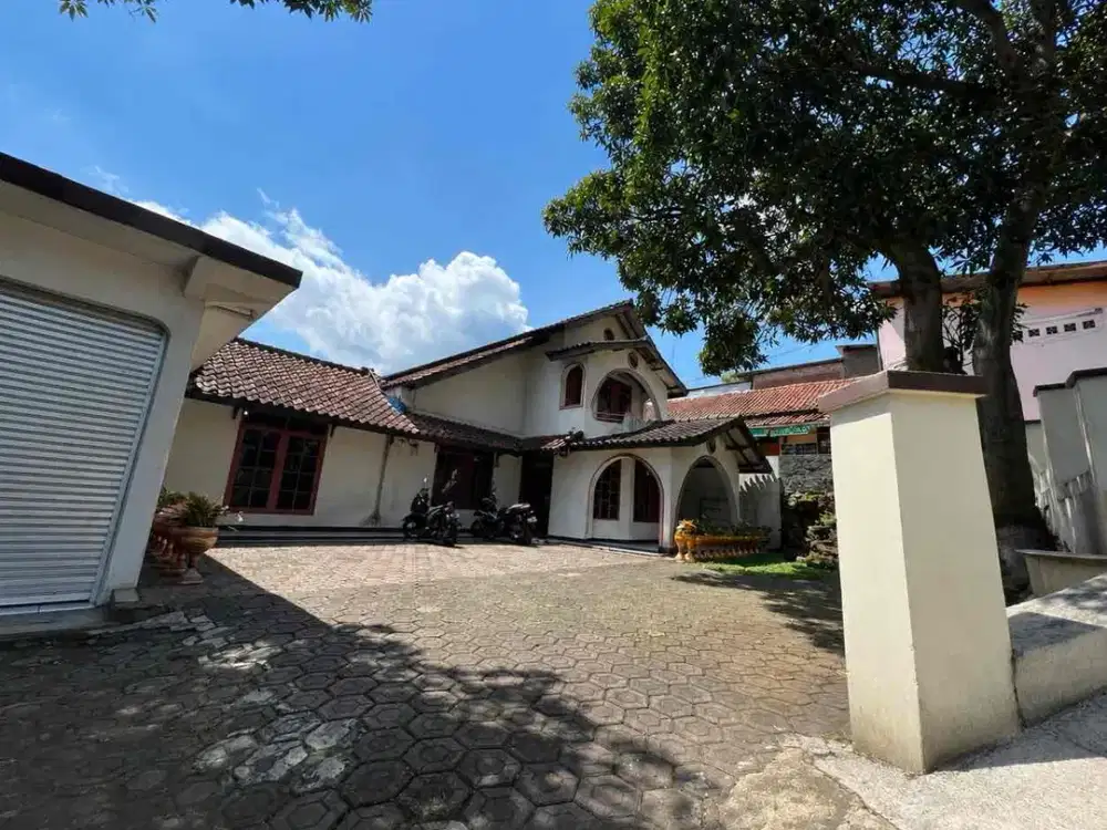 DIJUAL MURAH – Rumah Warisan 2 Lantai Lahan Luas di Pinggir Jalan Nasional Cicalengka