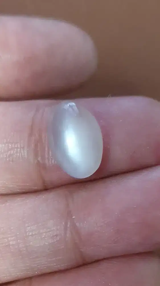 Batu moonstone cat eyes