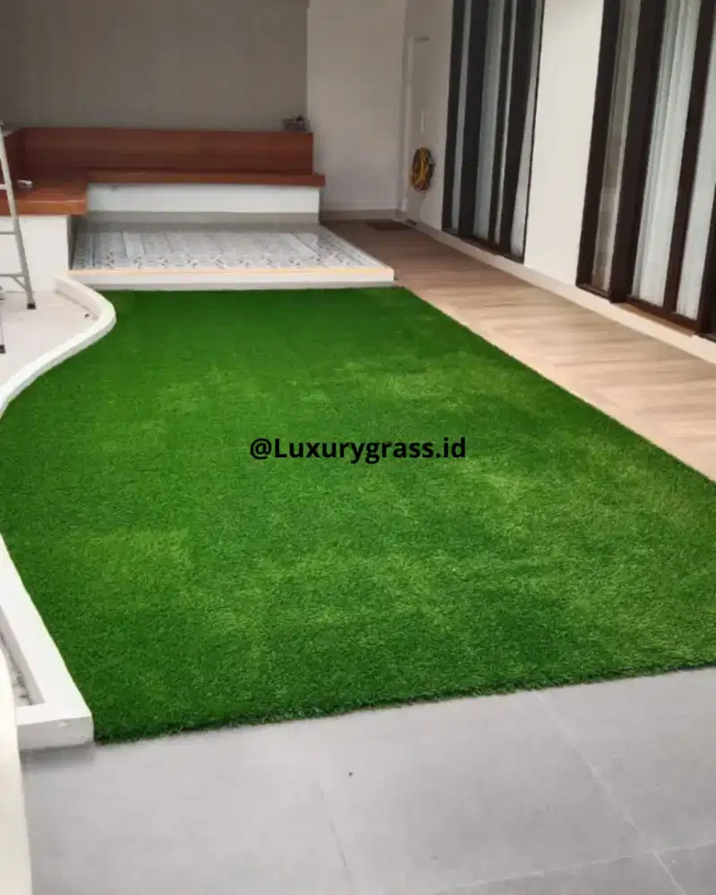 Rumput sintetis tebal, halus dan nyaman khususnya untuk anak