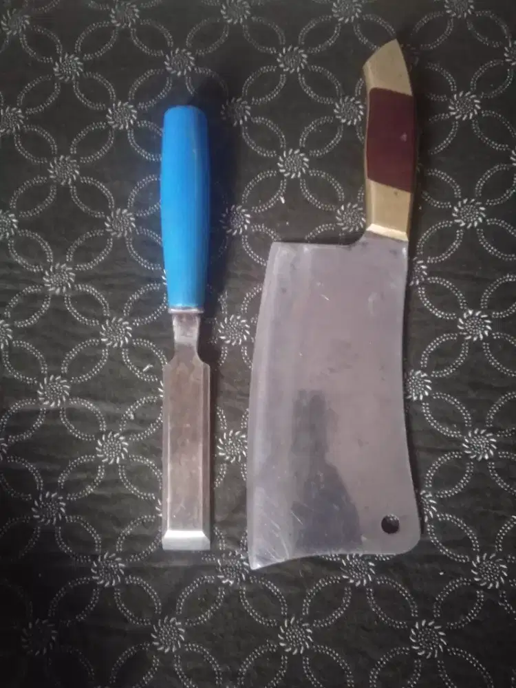Pahat dan parang tajam