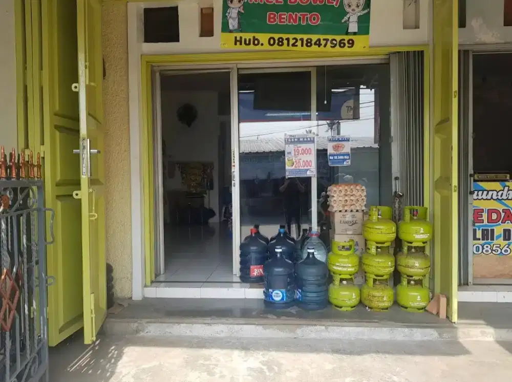 Disewakan Toko dekat sekolah dan berada di sebelah Alfamart