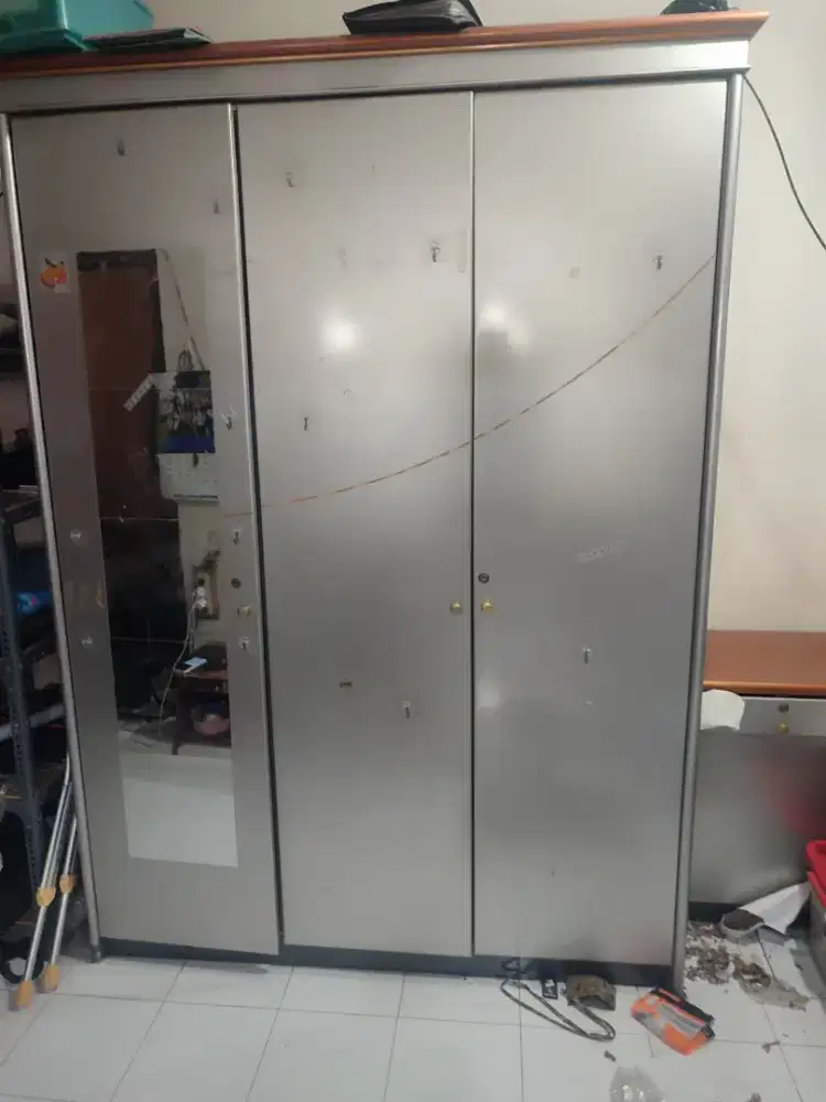 Lemari, meja dinding, etalase kaca custom