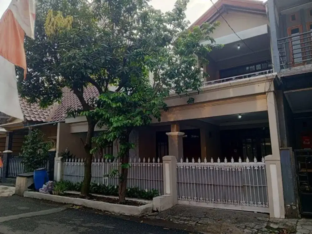 Jual Murah! Rumah 2 Lantai di Margahayu Raya, SHM, Siap Huni
