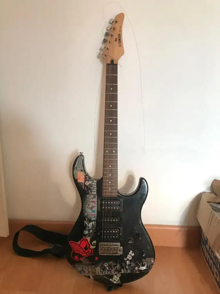 Gitar listrik Yamaha ERG121