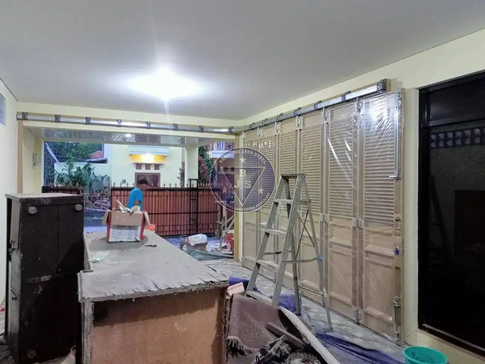 Pintu Geser Sliding Henderson Modern untuk Garasi & Bangunan Komersial