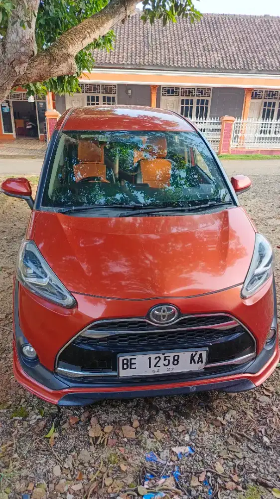 Toyota sienta Q 2017