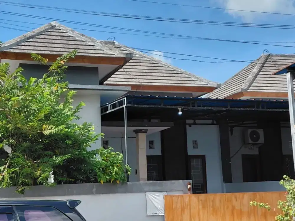 Rumah Cantik Renovasi Baru dengan Garasi Mobil Bebas Banjir di Lokasi Strategis di Tangkuban Perahu Denpasar