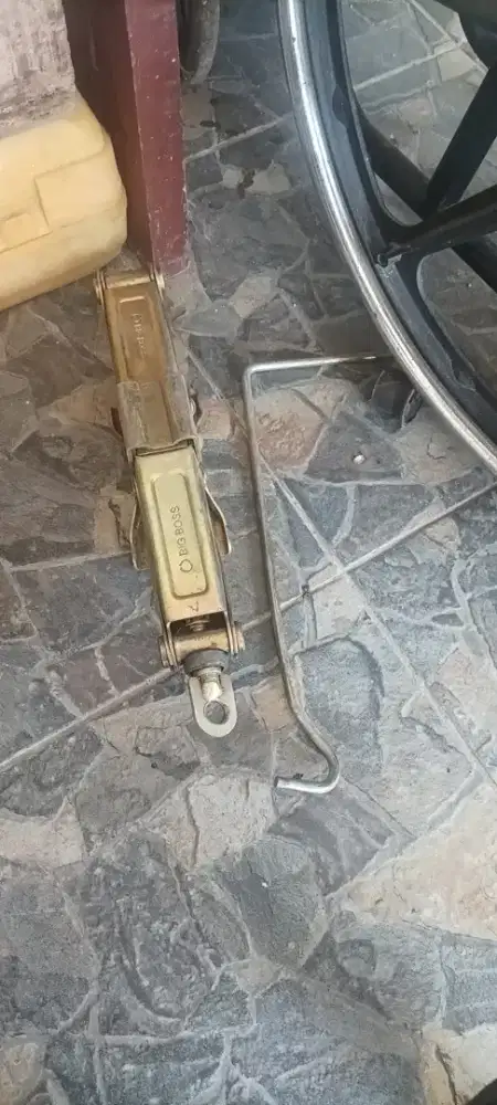 dongkrak mobil bawaan sigra