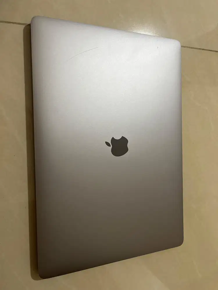 Macbook pro 2019 i9 32gb ram 512 storage