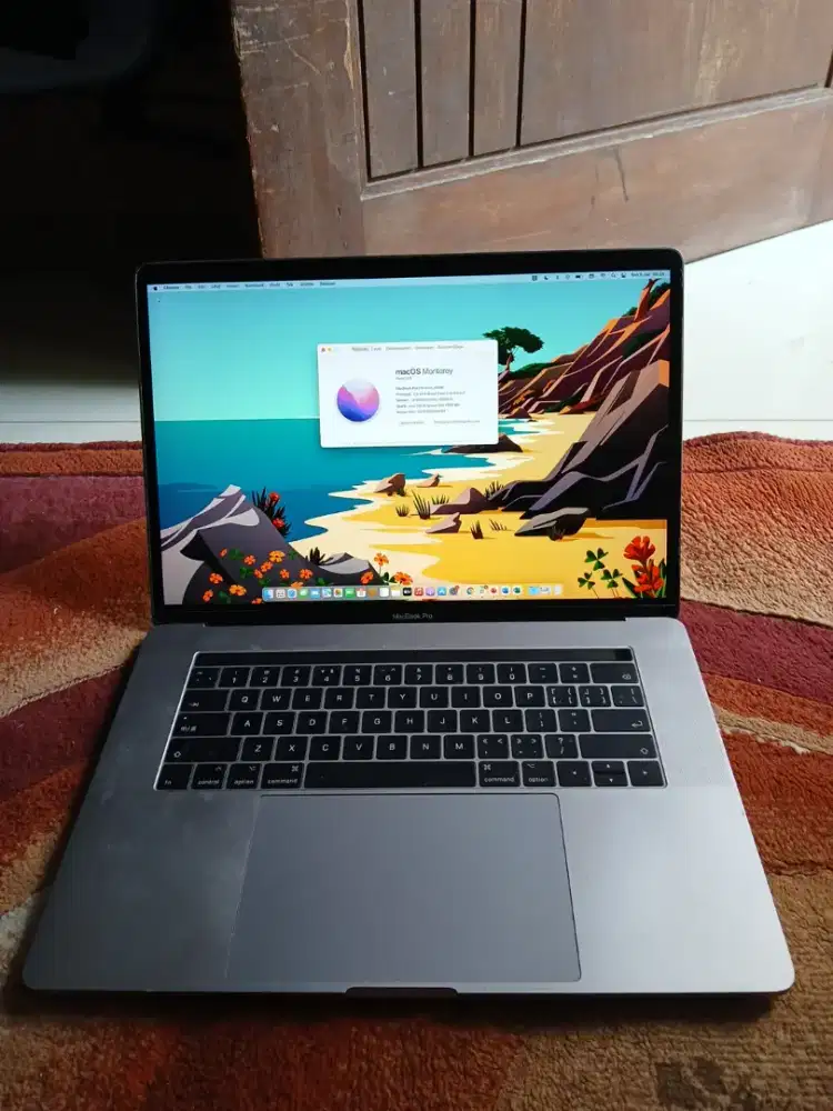 Macbook pro 15-inch.2016  16\256gb