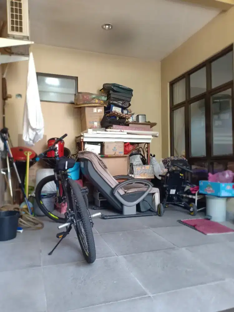 Jual barang bekas meja, kursi salon, kursi pijat, dll