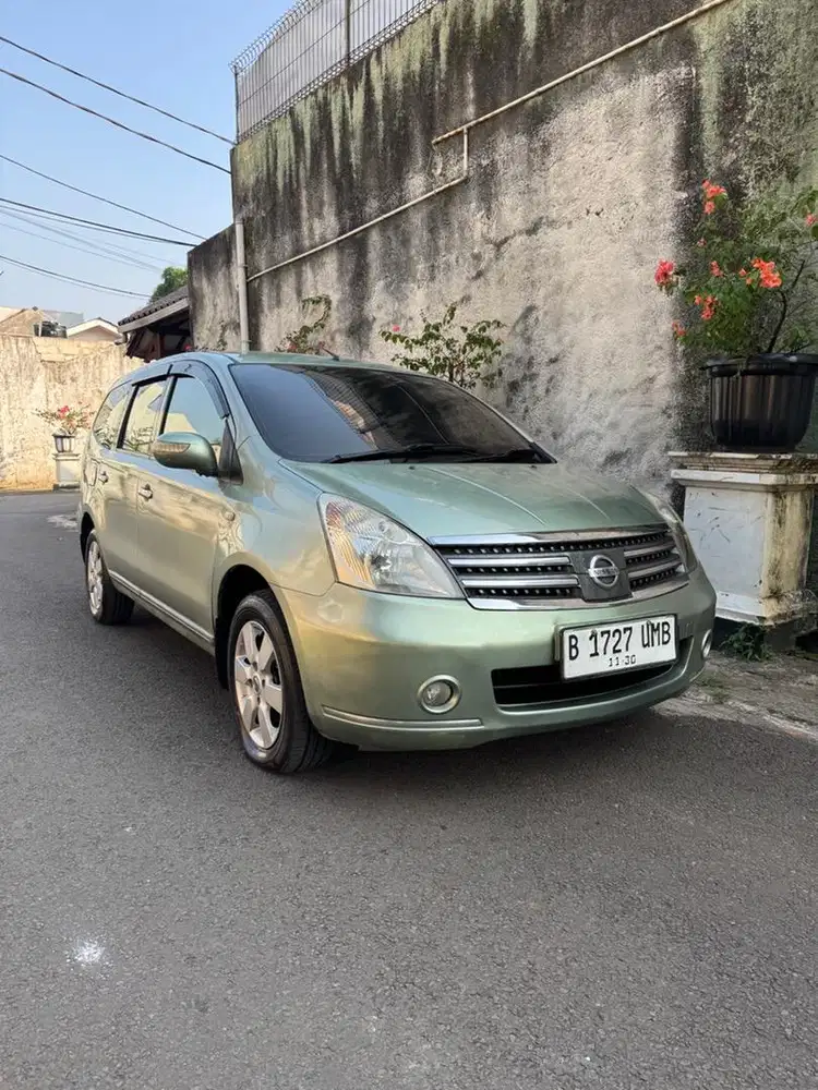 Nissan Grand Livina  Ultimate Matic 2010