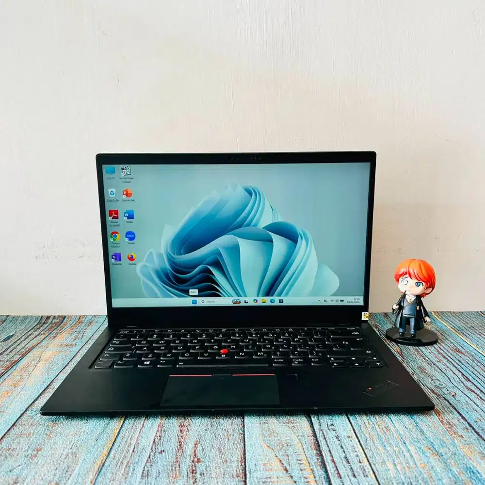 LENOVO THNKPAD X1 CARBON // CORE i5GEN10 // BACKLIT