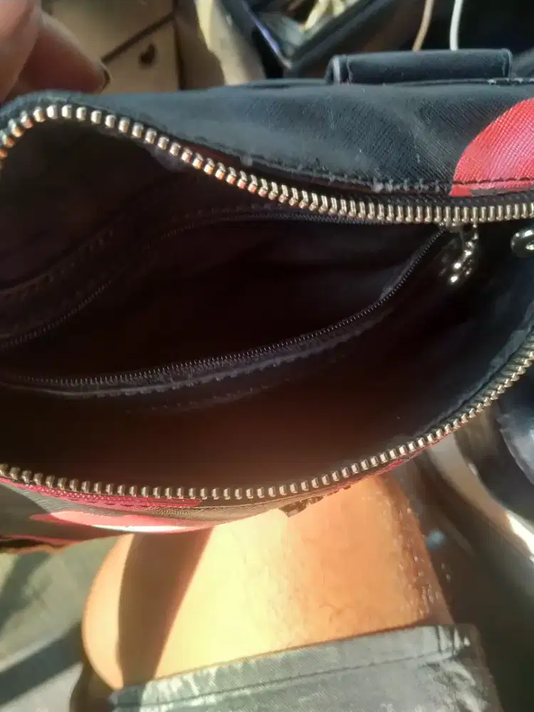 Tas Pinggang/Selempang Desigual Motif Bibir Asli