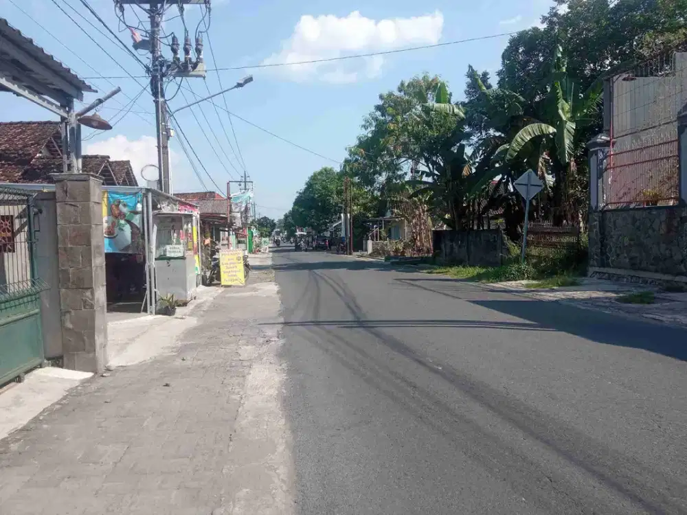 JUAL LOKASI BAGUS TEPI JL RAYA MAGUWOHARJO DEPOK SLEMAN