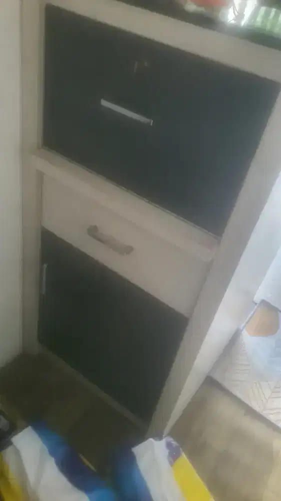 Etalase lemari rumah kantor serbaguna