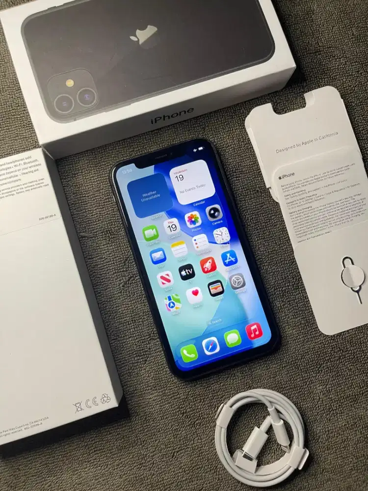 IPHONE 11 64 GB HITAM