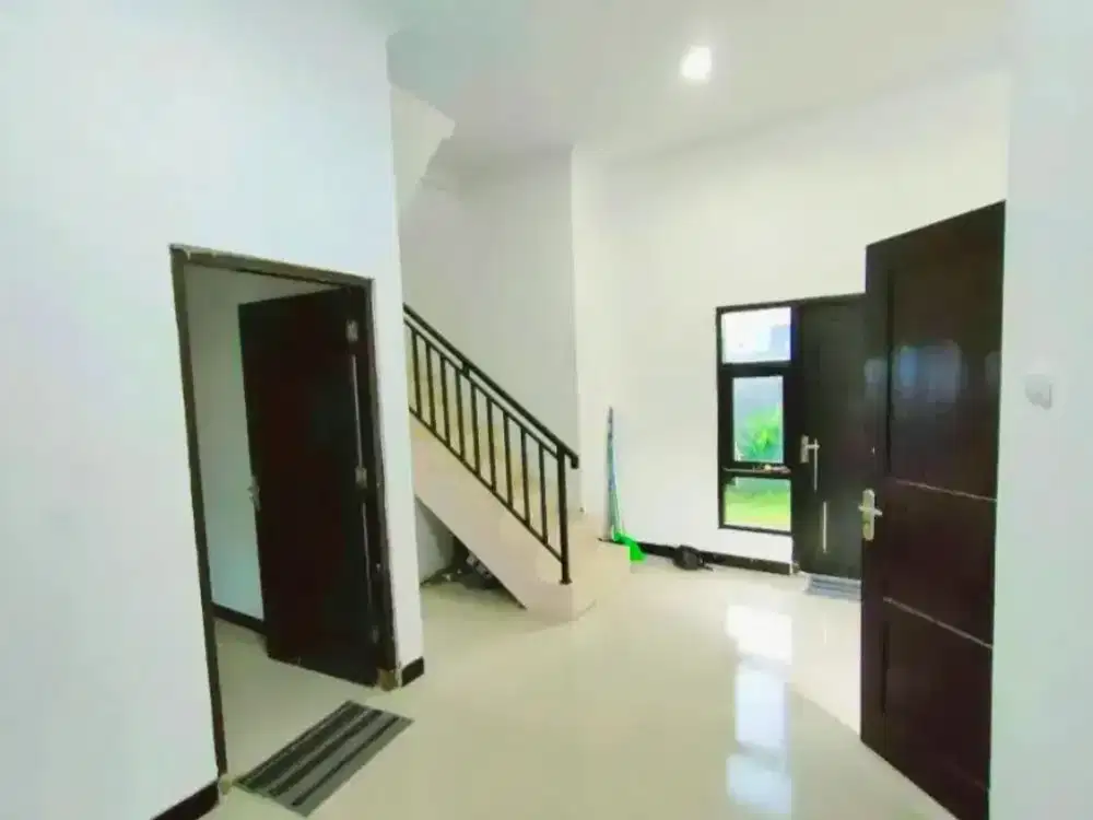 DISEWAKAN RUMAH 2 LANTAI DI PERUMAHAN GENTAN