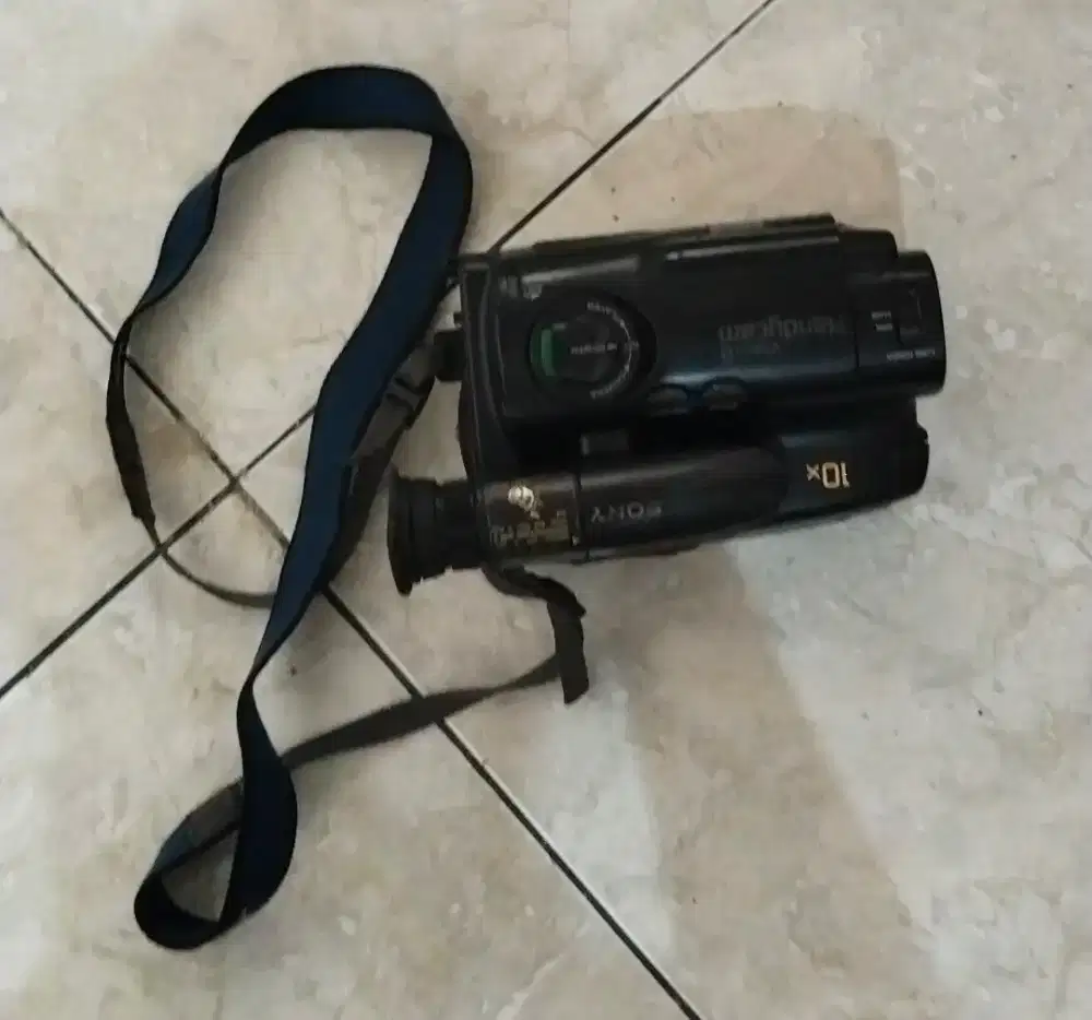 Lelang Handycam Sony Video8 AF CCD-TR30