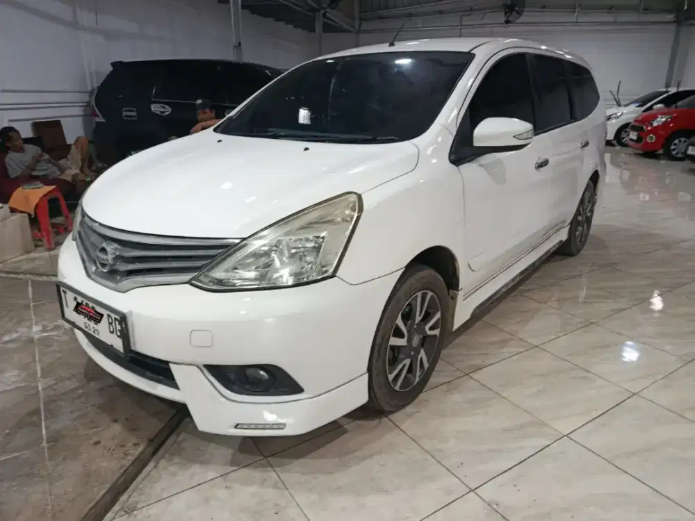 TDP 5 JUTA NISSAN Grand Livina XV AT 2018 Putih