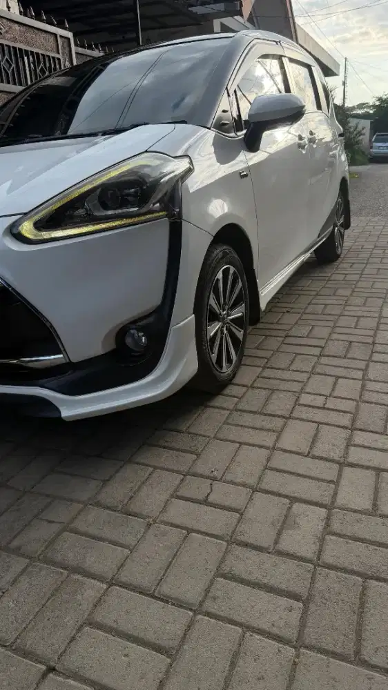 DIJUAL SANTAI TOYOTA SIENTA Q METIK CVT 2017