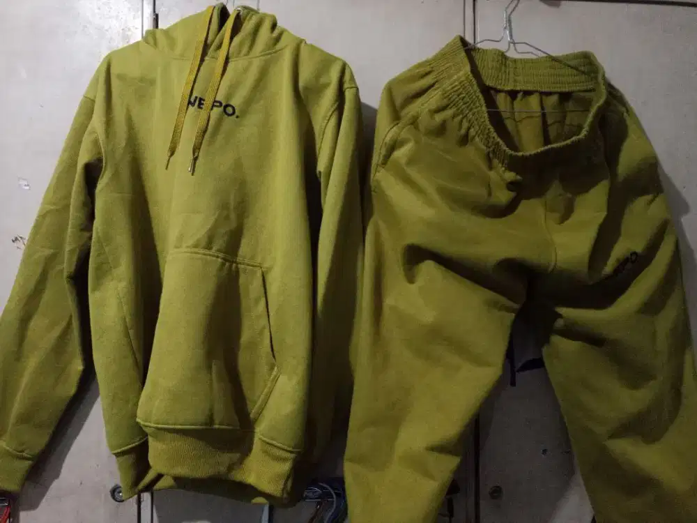 Satu Set Hoodie Dan Jogger
