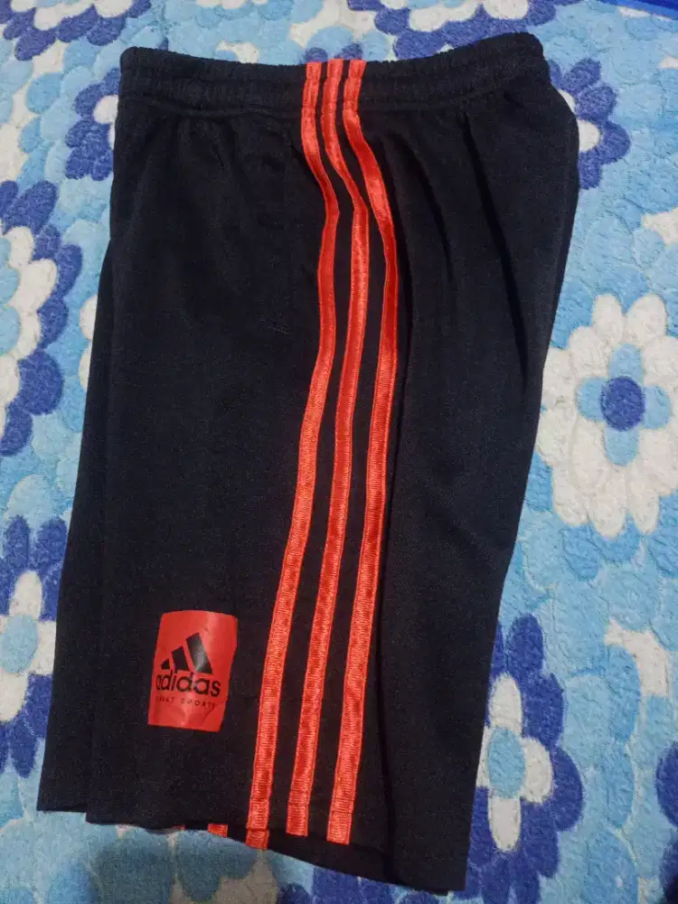 Celana Pendek Adidas