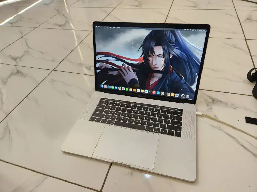 macbook pro 2018 macOS sequoia core i7 ram 16Gb SSD 512Gb silver
