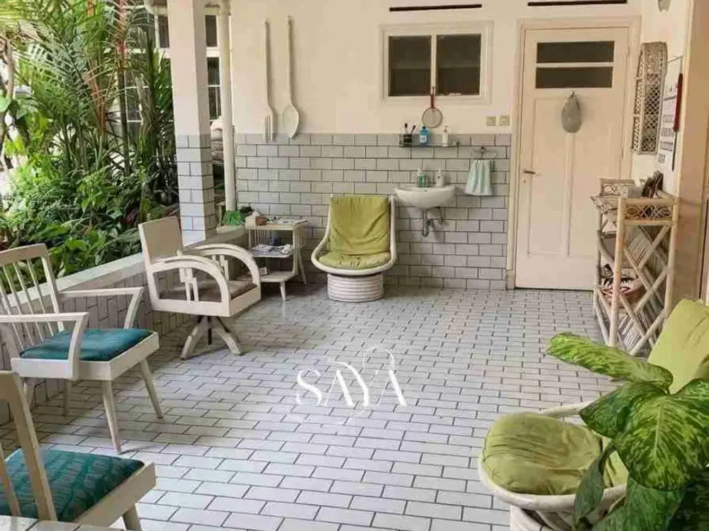 Rumah Lama Terawat dijual di Sayap Riau Kota Bandung