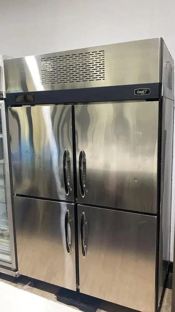 THE COOL FREEZER 4 PINTU