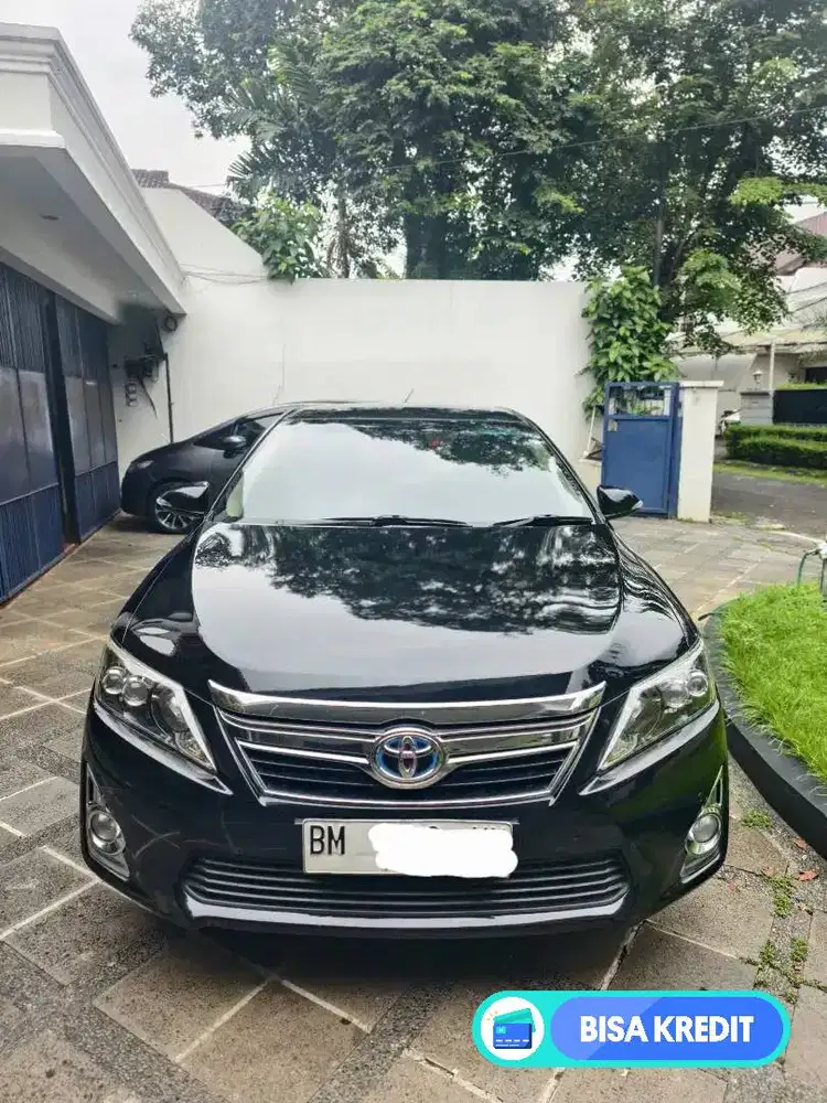 Toyota Camry 2.5L Hybrid A/T [LOW KM]